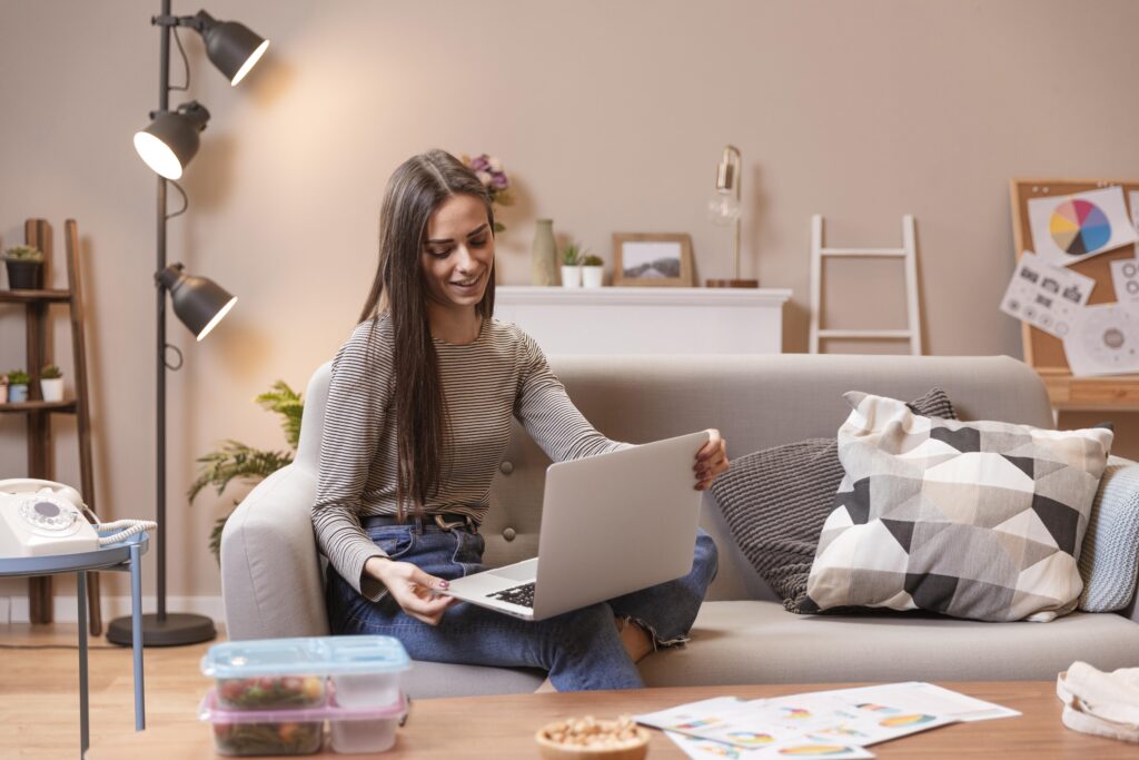 Lady working from her laptop | Tbelle