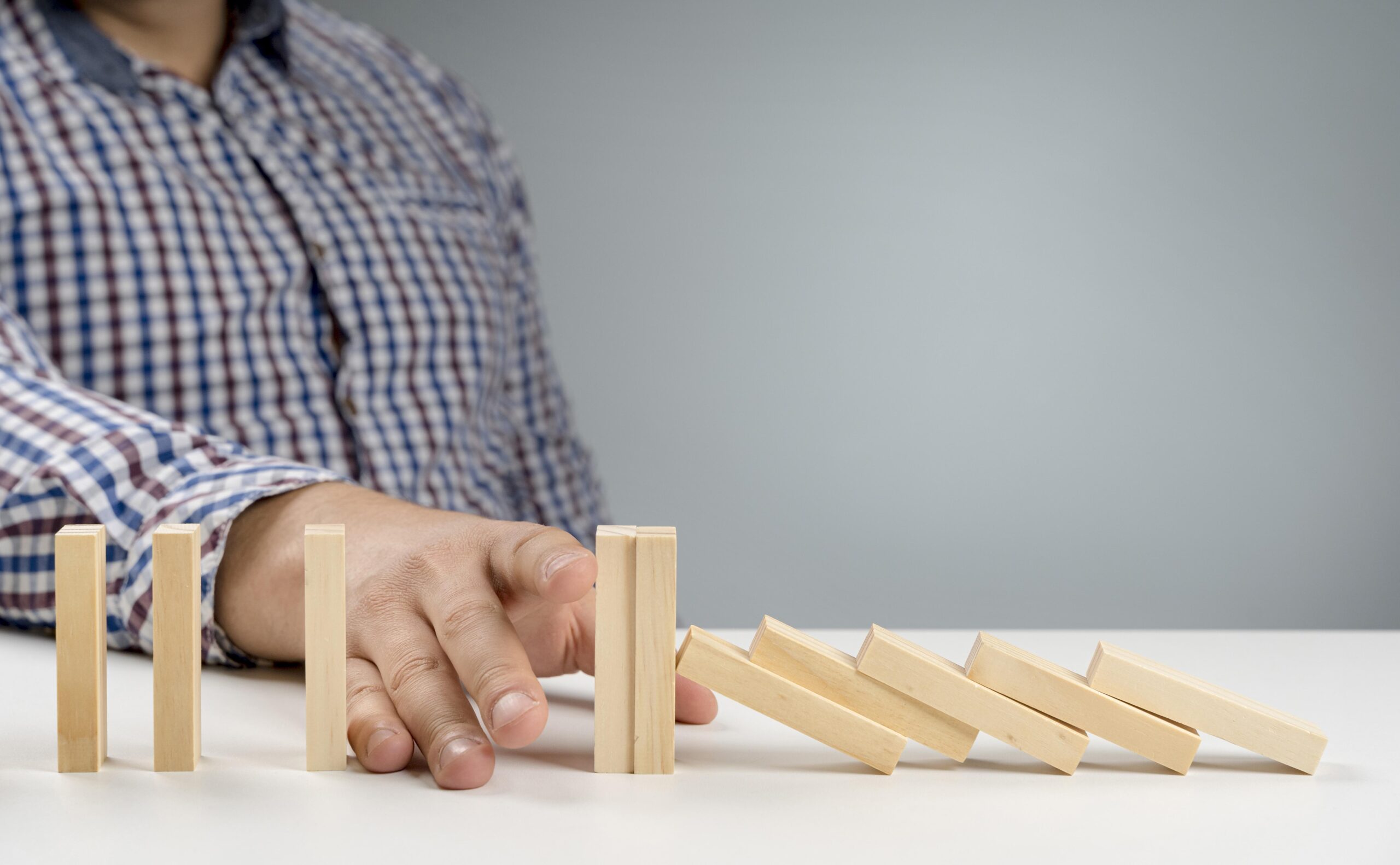 wooden blocks desk | Tbelle